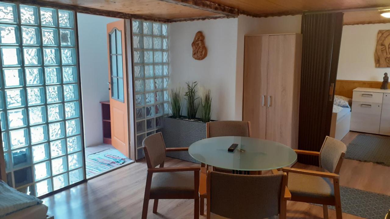 Penzion u Šmídů Náměstí Jaroslavice  Exterior foto